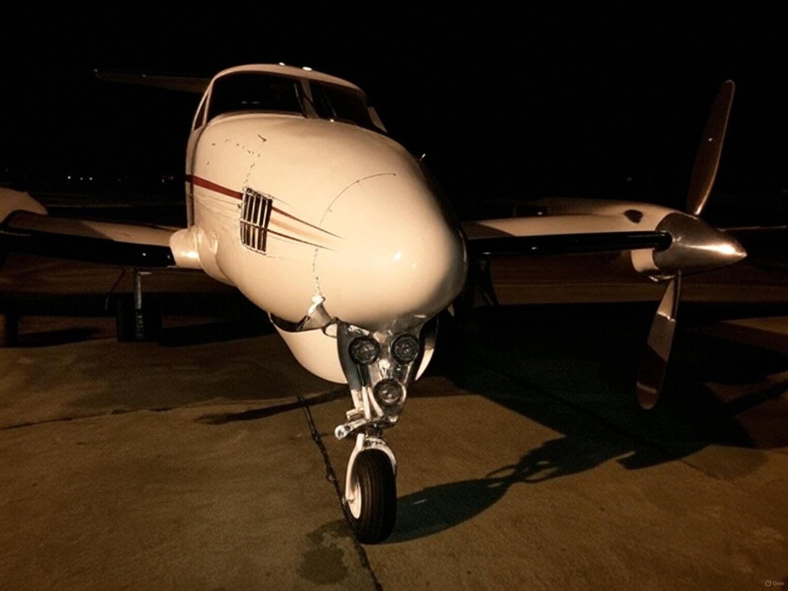 El avión King Air prestado por Federico "Fred" Machado a José Luis Espert, con el que el candidato recorrió el país, según fuentes que participaron de la campaña electoral del Frente Despertar en 2019. Sobre Machado pesa un pedido de extradición desde Estados Unidos por presuntos narcotráfico y fraude.