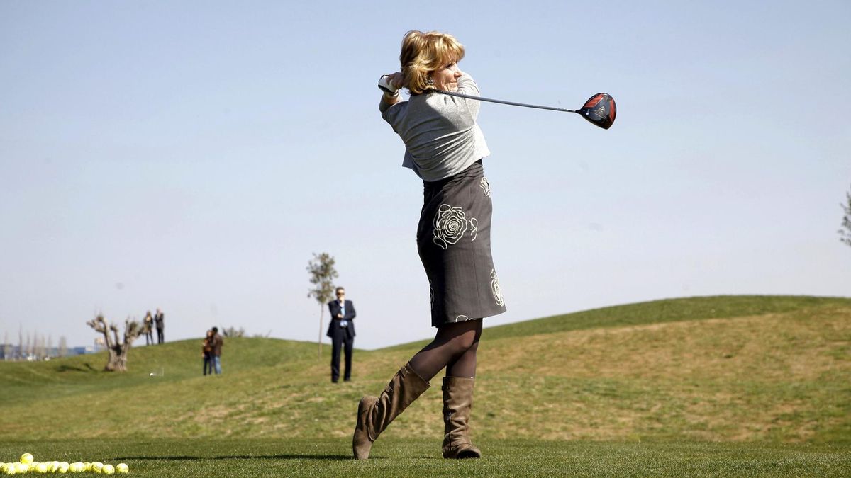 Aguirre, jugando al Golf, en 2011.