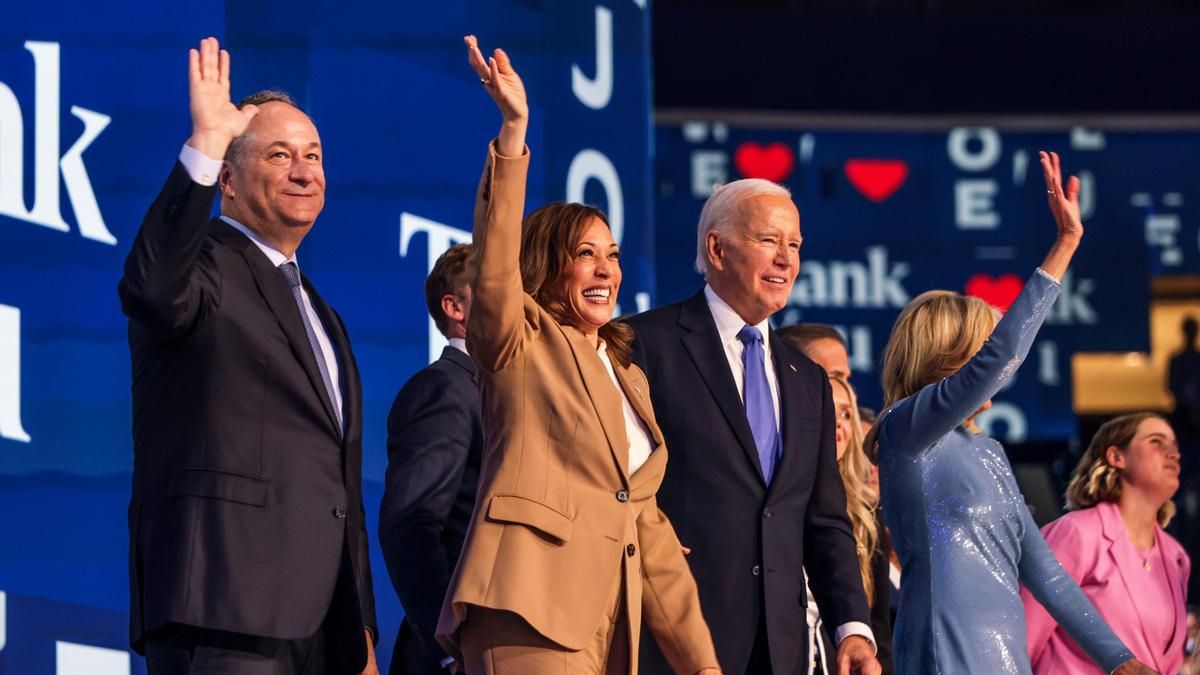 Joe Biden y Kamala Harris en la Convención del Partido Demócrata en Chicago.