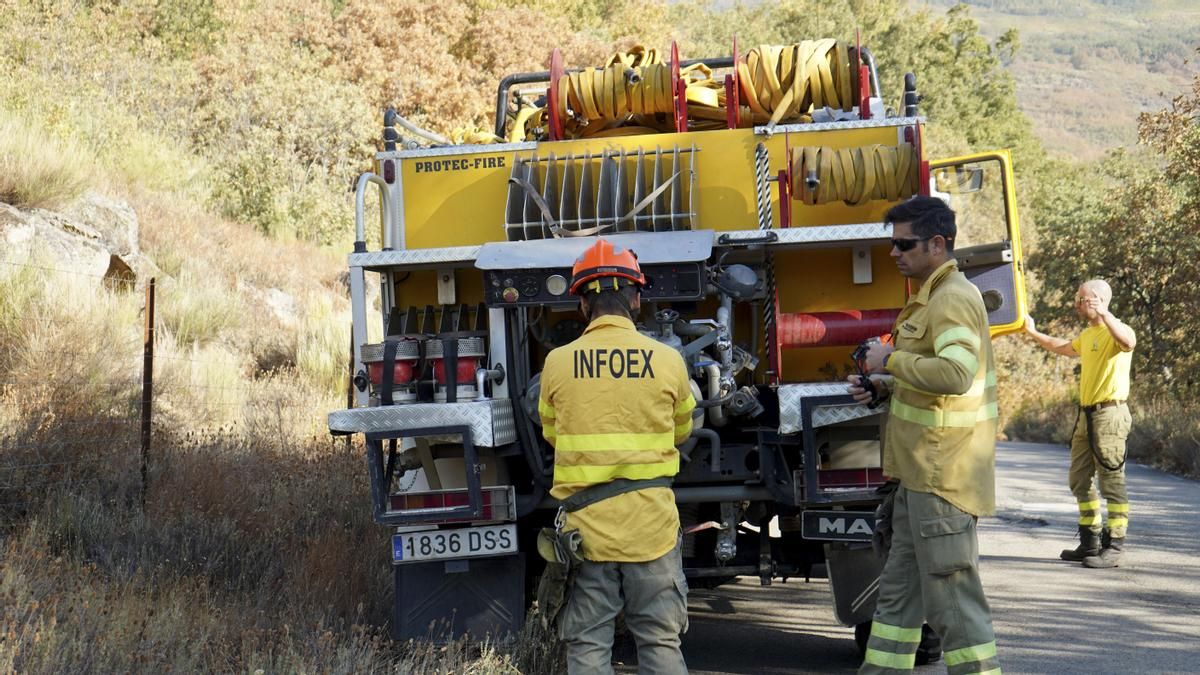 La Junta destina 800.000 euros a renovar el vestuario de invierno de los mil bomberos del Infoex