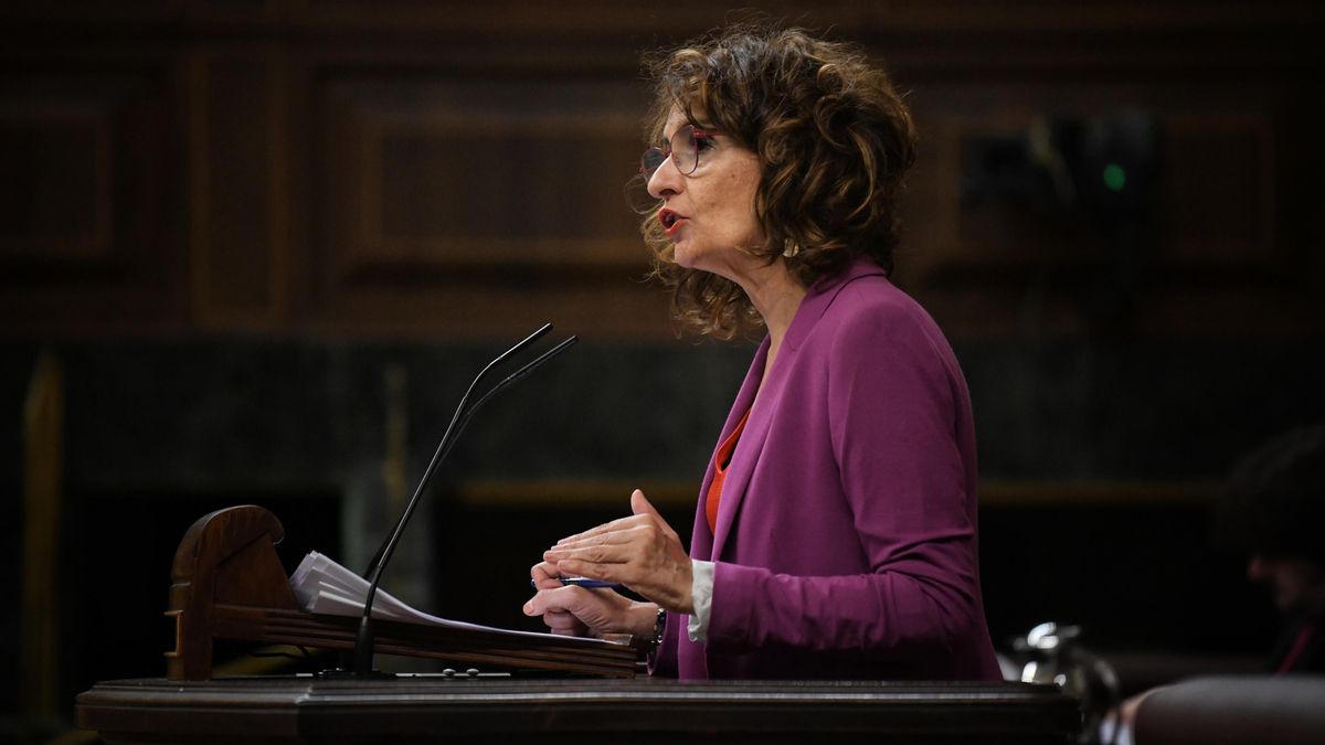 Archivo - La vicepresidenta primera y ministra de Hacienda, María Jesús Montero.