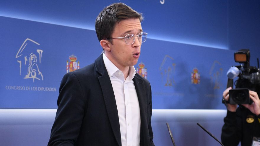El líder de Más País y diputado de Sumar, Iñigo Errejón, durante una rueda de prensa anterior a la Junta de Portavoces, en el Congreso de los Diputados, a 14 de mayo de 2024, en Madrid (España).