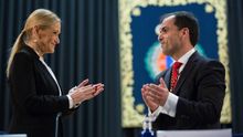 Las inverosímiles primeras explicaciones de la universidad que le ha regalado el máster a Cifuentes