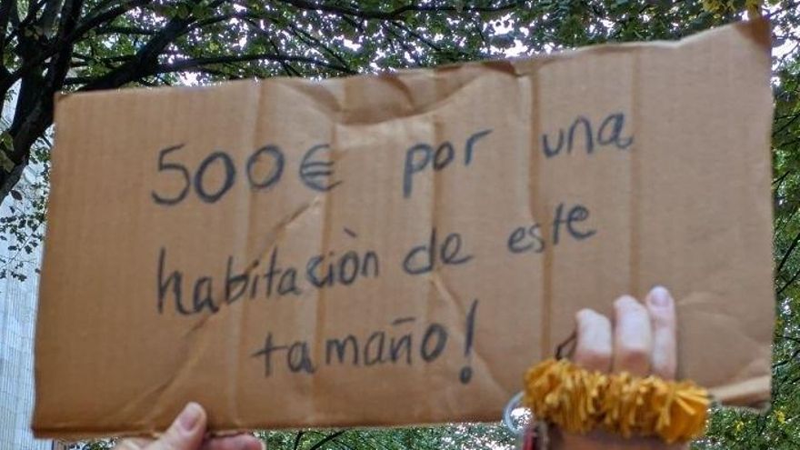 Detalle de un cartel portado por un manifestante.