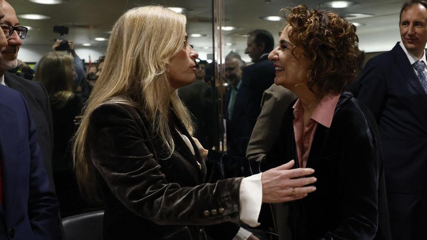 El Gobierno reta a los barones del PP a rechazar de forma voluntaria 15.000 millones más de financiación autonómica