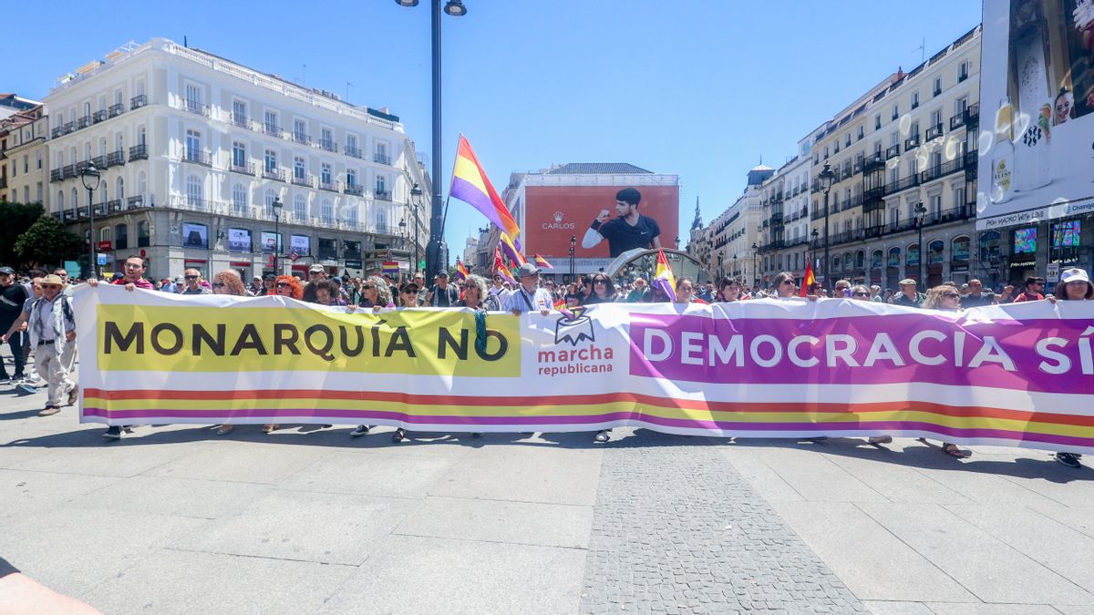 Cientos personas marchan contra monarquía el 16 junio 2024 en Madrid.