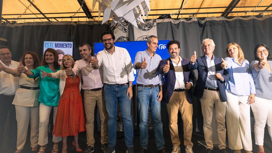 Los candidatos populares al Congreso y al Senado en Canarias, en el acto de cierre de campaña