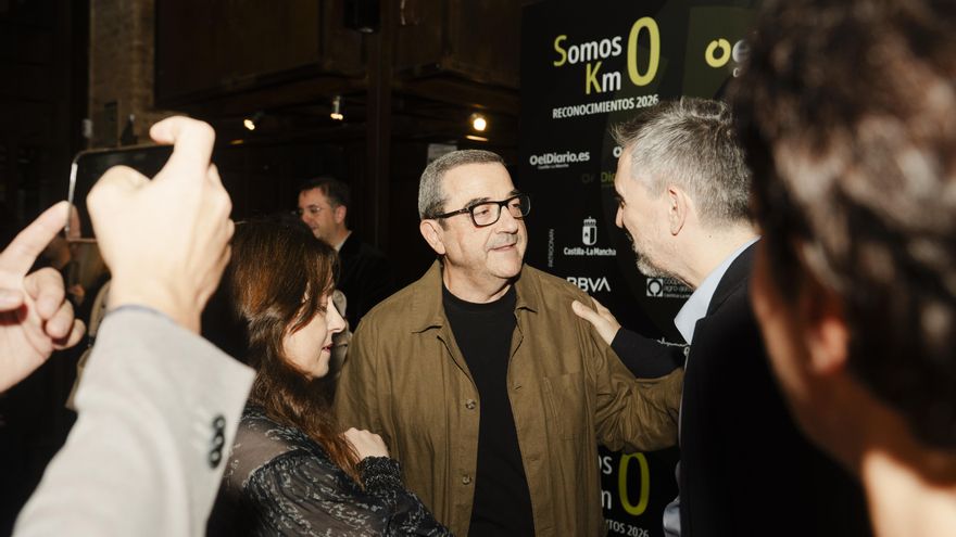 El presidente de la Mesa del Tercer Sector de Castilla-La Mancha, José Antonio Romero, con Ignacio Escolar y Carmen Bachiller