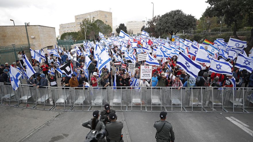 Los puntos más polémicos de la reforma de Netanyahu para asaltar la independencia judicial