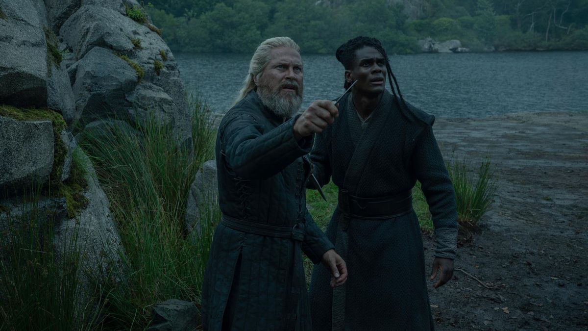 Hugh y Addam de la Quilla, jinetes de los dragones Vermithor y Bruma, en una imagen de 'La casa del dragón'