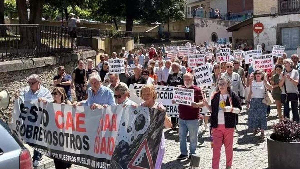 'El Suroccidente también es Asturias' reclama que se escuche al millar de vecinos movilizado por las carreteras