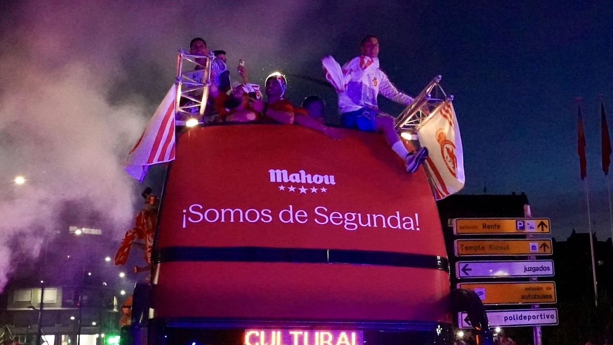 La fiesta del ascenso de la Cultural seguirá este domingo con desfile por la ciudad en autobús descapotable