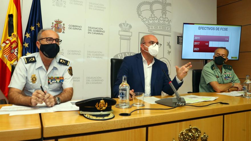 El delegado del Gobierno en Canarias, Anselmo Pestana (c); el jefe superior de Policía de Canarias, Rafael Martínez (i) , y el coronel jefe de la Comandancia de la Guardia Civil de Las Palmas, Vicente Reig (d), en la presentación del Balance de Criminalidad en Canarias