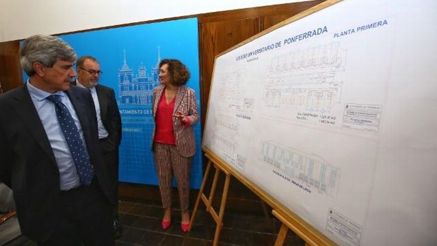 Acuerdo a tres bandas entre la Junta, el Ayuntamiento de Ponferrada y la Universidad de León para acondicionar una Residencia Universitaria./ César Sánchez / ICAL