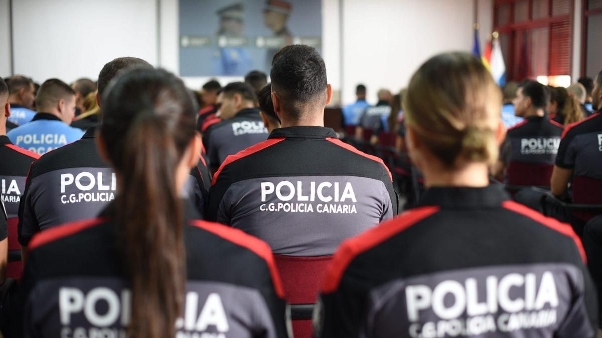 Detenido tras huir de un control en Fuerteventura con un coche robado, embestir a un patrulla y chocar contra una parada de guaguas