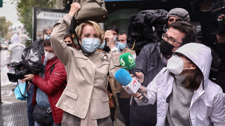 La expresidenta de Madrid, Esperanza Aguirre, tras la reunión de la Junta Directiva Regional del PP de Madrid.