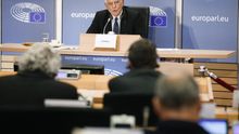 Borrell se sacude Abengoa, Iberdrola, Cuba y Venezuela en tres horas de examen ante la Eurocámara