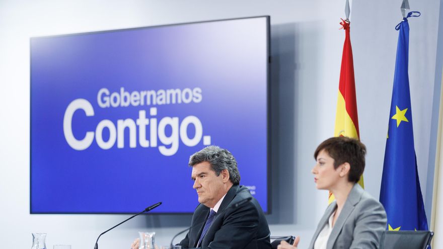 La portavoz del Gobierno y ministra de Política Territorial, Isabel Rodríguez, y el ministro de Inclusión, Seguridad Social y Migraciones, José Luis Escrivá.