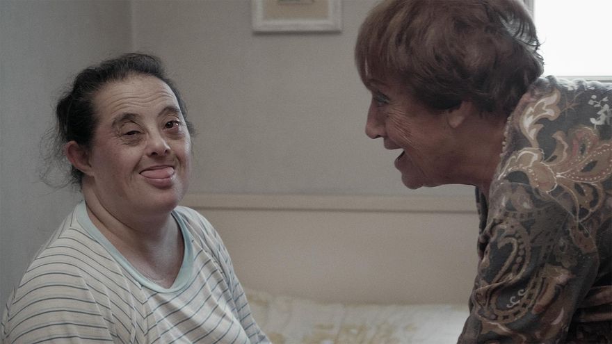 Los bailes de Rosa de madrugada y los dilemas de envejecer con una hija con Síndrome de Down