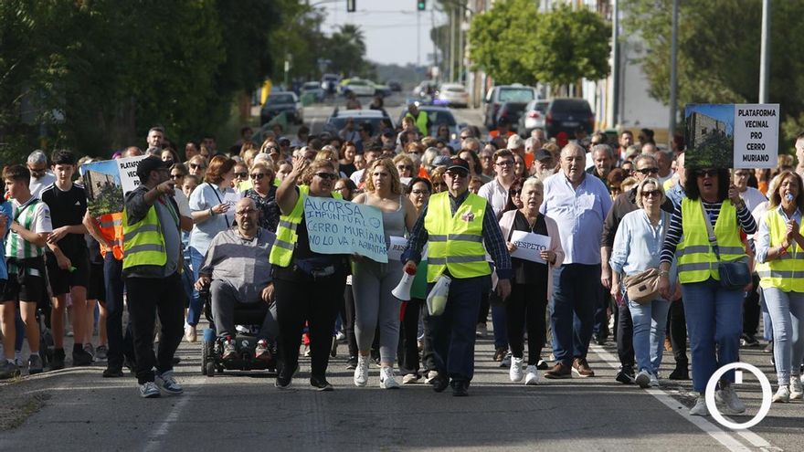 Los vecinos de Cerro Muriano llevan al Defensor del Pueblo los retrasos en el autobús