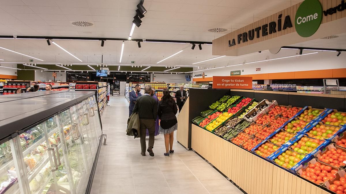 Interior de un supermercado Alsara.