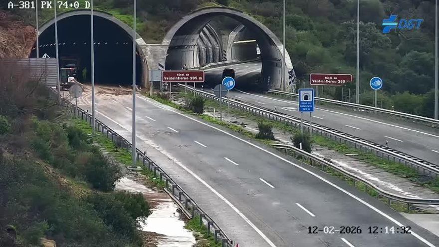 Vista del desprendimiento en el túnel de Neira de la A-6 hacia A Coruña.