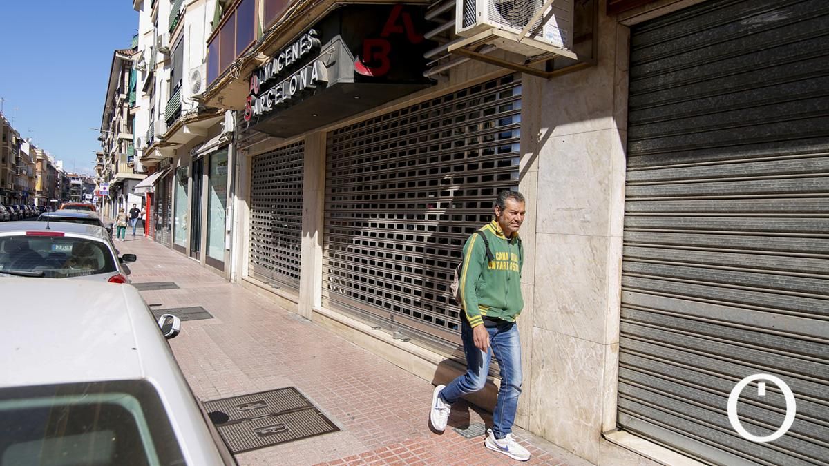 Comercios cerrados en Domingo de Ramos en el CCA La Viñuela