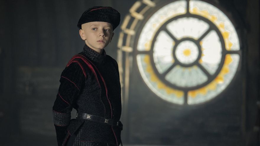 Egg vestido como todo un príncipe Targaryen en 'El caballero de los Siete Reinos'