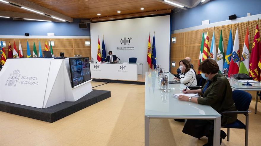 Sanidad y las comunidades pactan poder restringir más las cenas, el toque de queda y los viajes en Navidad