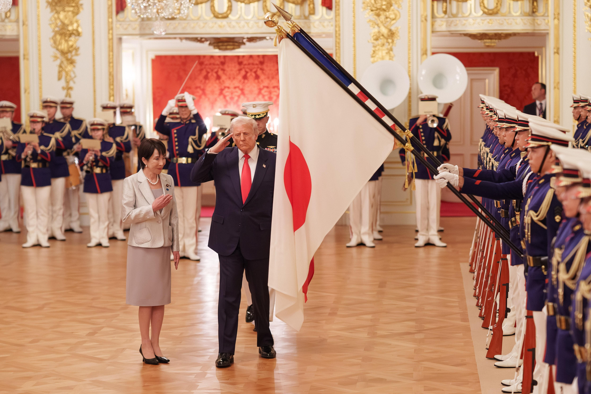 Sanae Takaichi y Donald Trump, durante la visita del mandatario estadounidense a Japón el 28 de octubre.
