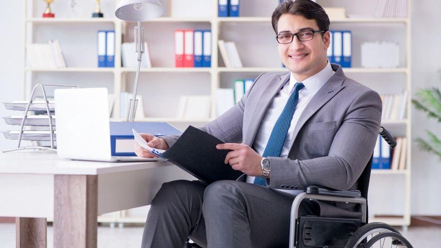 ¿Puedo cobrar una pensión de incapacidad permanente y seguir trabajando?