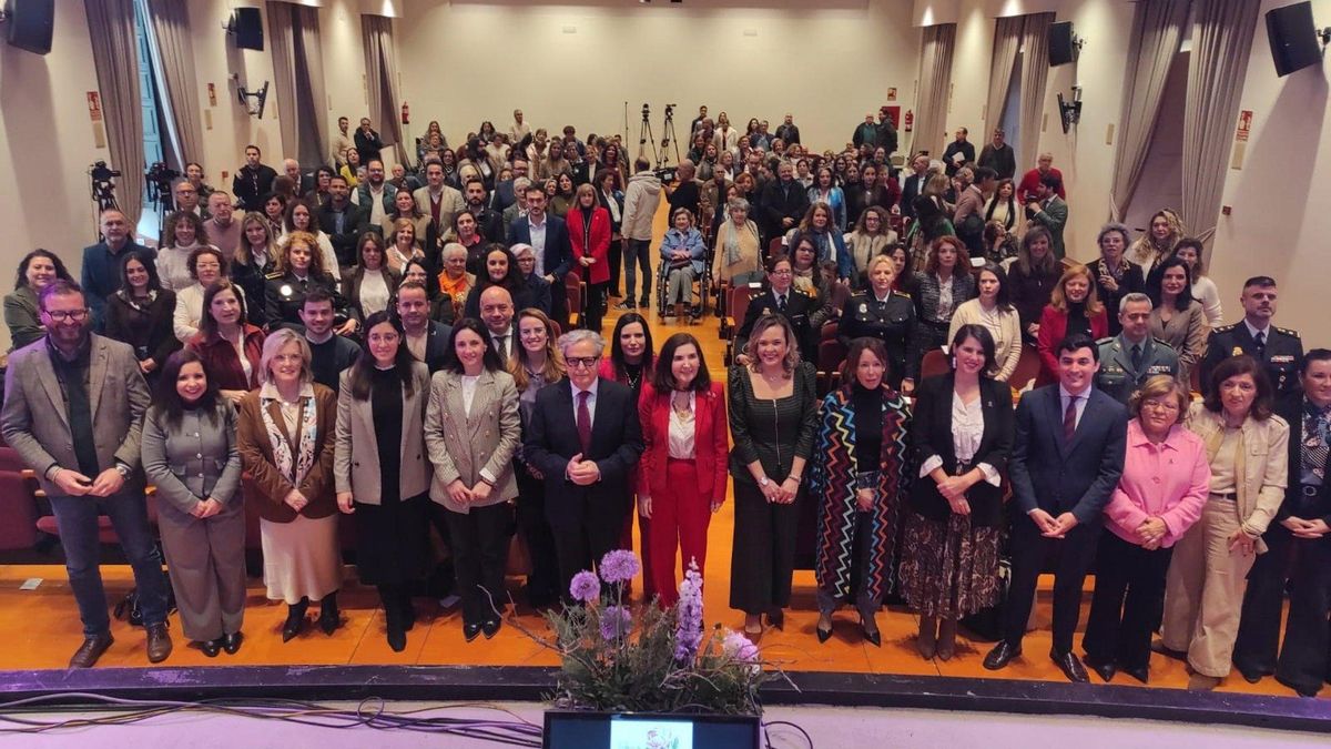 Foto de familia en la gala de entrega de los Premios 'Córdoba en Igualdad'.