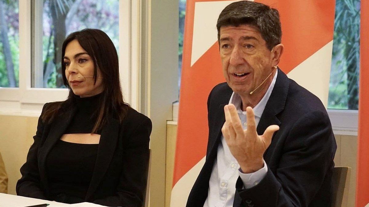 El coordinador de Cs en Andalucía y vicepresidente de la Junta, Juan Marín, este miércoles en un desayuno informativo junto a la portavoz parlamentaria, Teresa Pardo.