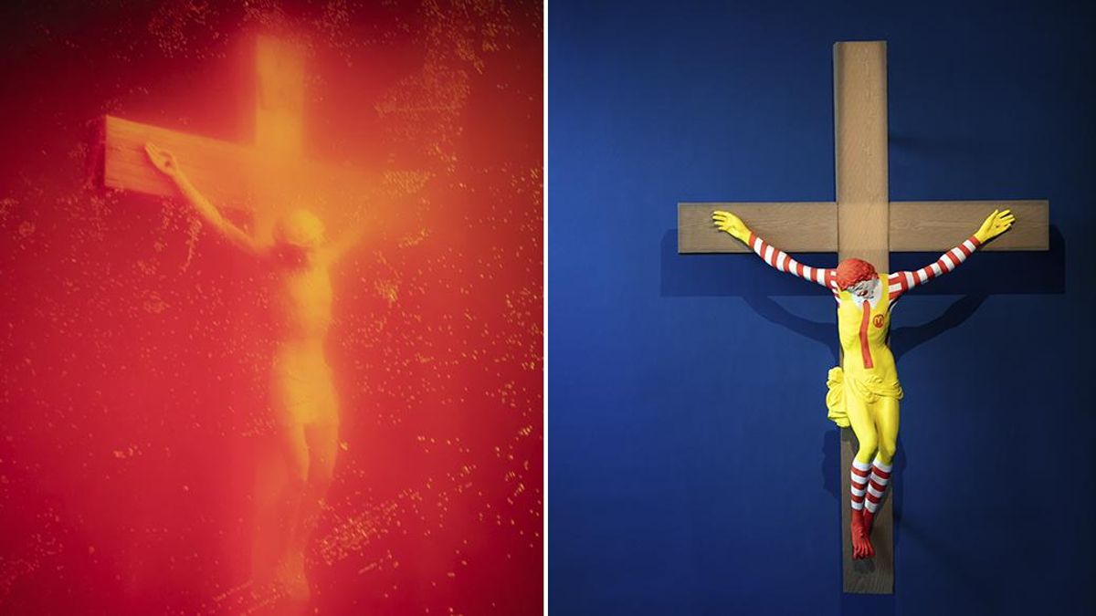 A la izquierda, el 'Piss Christ', de Andrés Serrano; a la derecha, la escultura 'McJesus', de Jani Leinonen en el Museu D'Art Prohibit que hoy cierra sus puertas en Barcelona