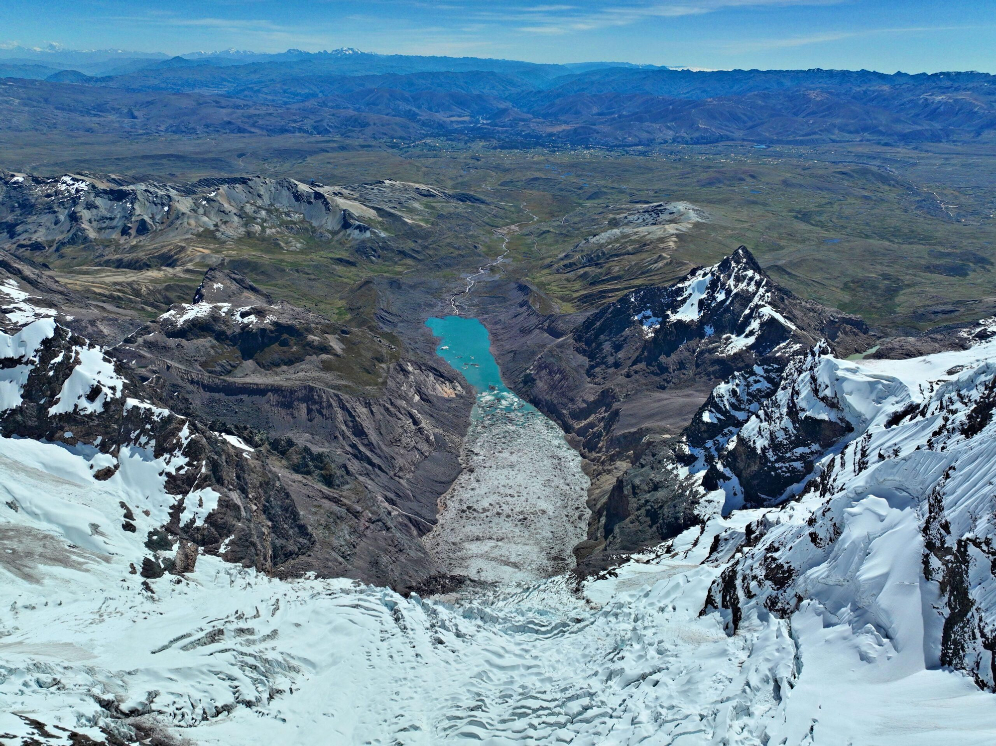 La laguna Upiscocha es un cuerpo de agua glaciar ubicado en la Cordillera del Vilcanota, Perú. Foto: cortesía INAIGEM