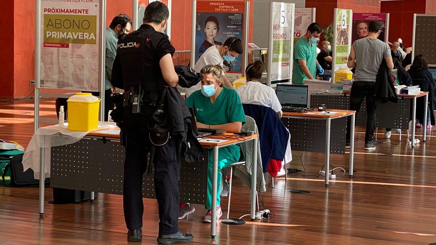 Primera vacunación masiva en Valladolid.