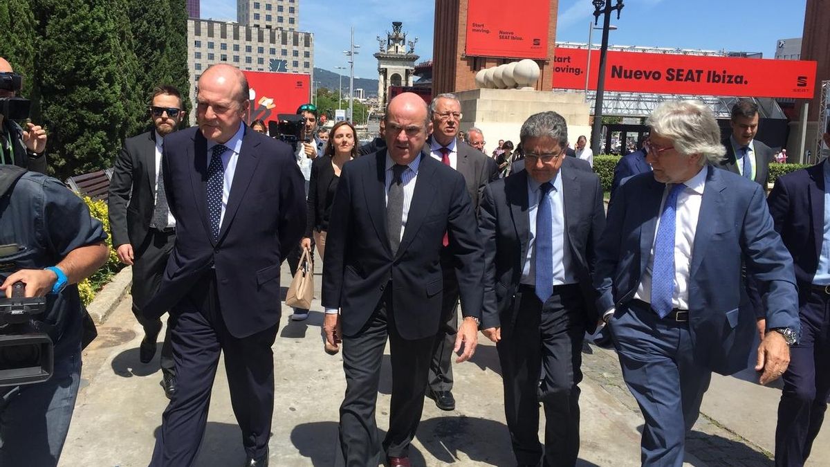 Guindos afirma que Bankia analiza el "potencial interés" de comprar el Banco Popular
