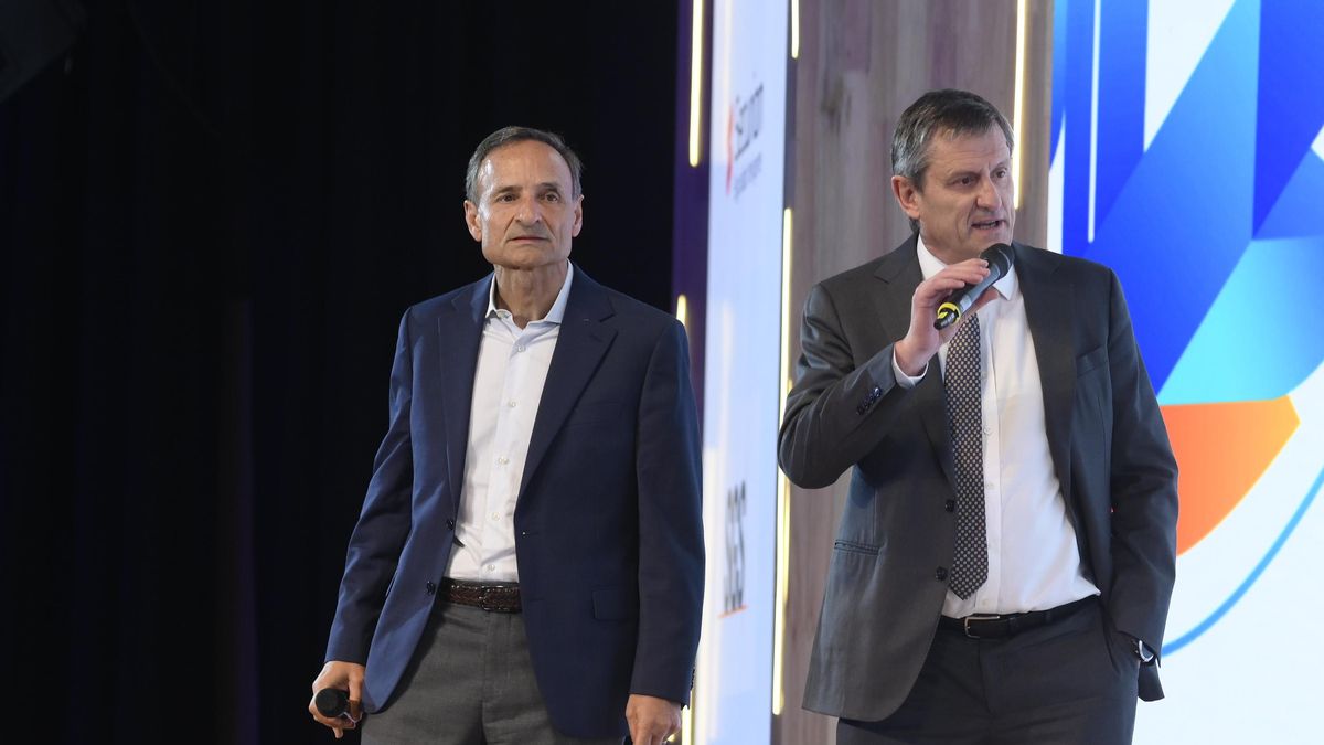 Fabián Kon y Santiago Mignone, presidentes del coloquio y de IDEA, respectivamente, en la apertura de la cita.
