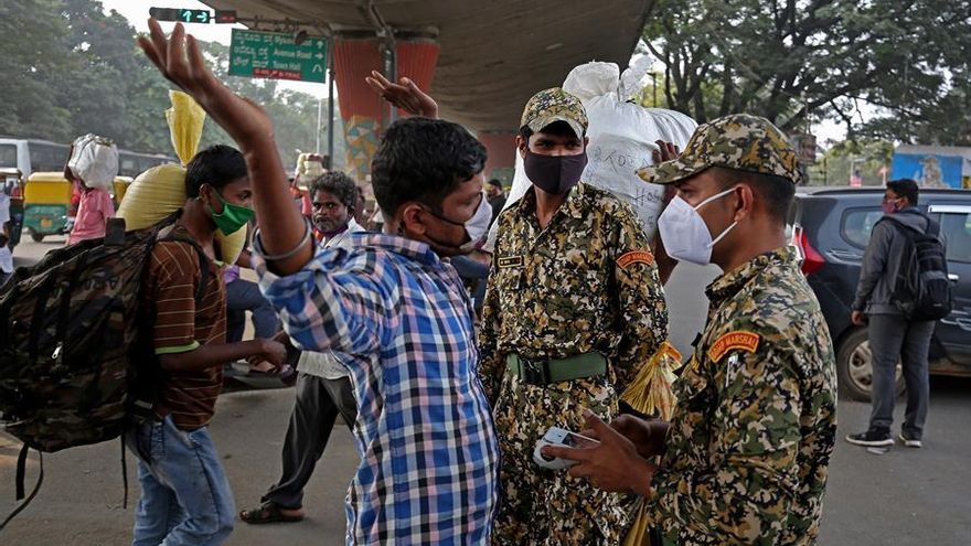 Members of the Bruhat Bengaluru Mahanagara Palike (BBMP) Marshals patrol the area looking for people not wearing a mask, amid the ongoing coronavirus pandemic in Bangalore, India, 06 December 2021. India reported at least 21 confirmed cases of coronavirus Omicron variant in Delhi, Rajasthan, Maharashtra, Gujarat and Karnataka.