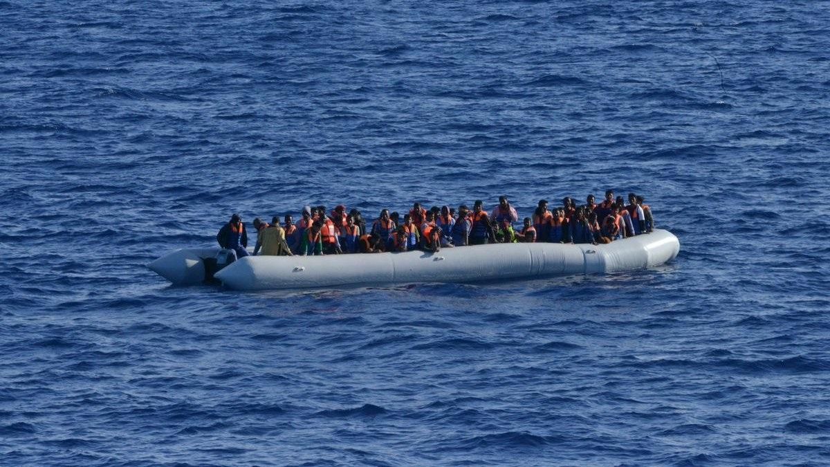 Archivo - Rescatados por la fragata española 'Canarias' en la Operación Sophia