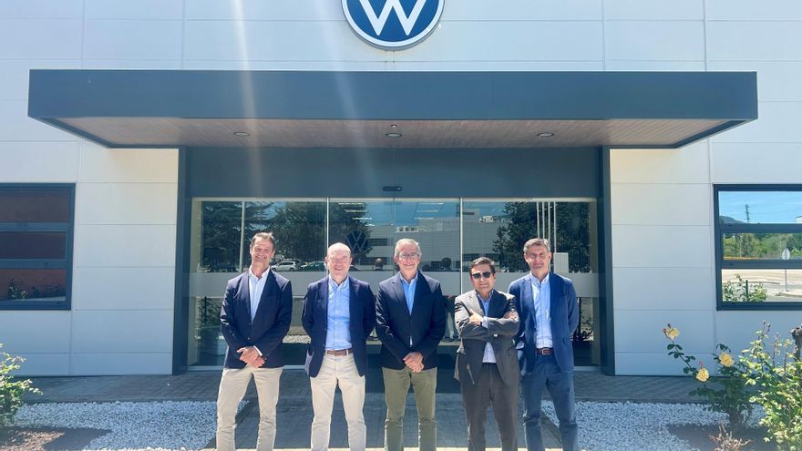 El presidente de la APS, César Díaz, se reúne con representantes de Volkswagen Navarra