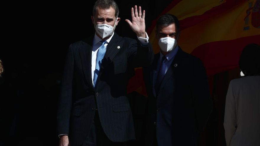 Felipe VI y Pedro Sánchez, este martes, en el Congreso