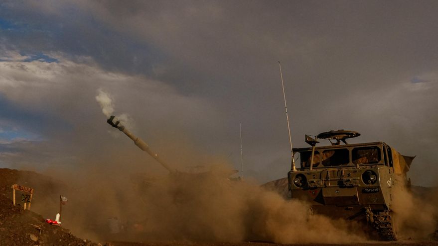 Una unidad de artillería israelí dispara durante un ejercicio militar cerca de la frontera de Líbano este 2 de noviembre de 2023