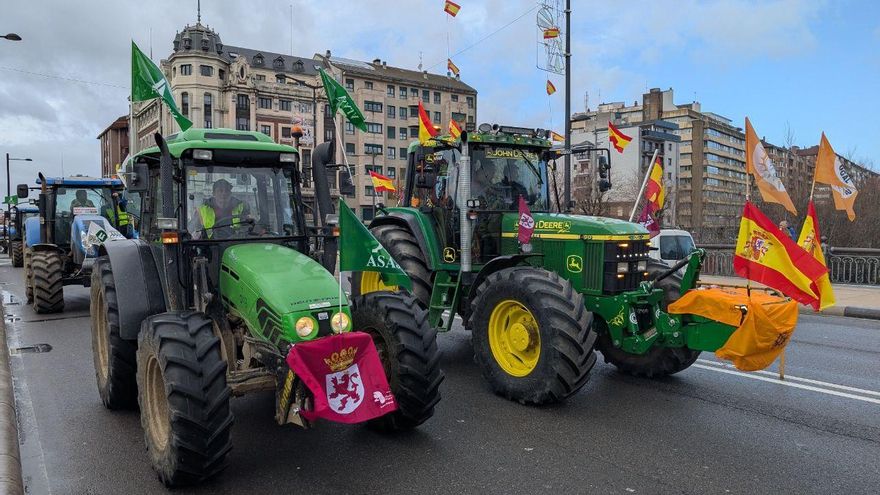 Masiva tractorada en la ciudad de León convocada por sindicatos agrarios contra Mercosur