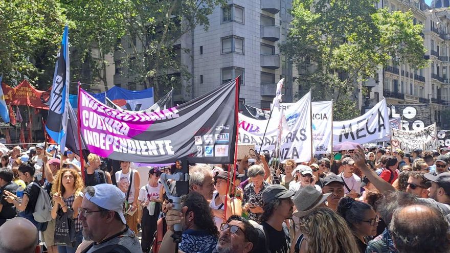 “Se sentaron a destruir el sector”: entre el reencuentro social y el activismo político, el sector cultural marchó en el Congreso