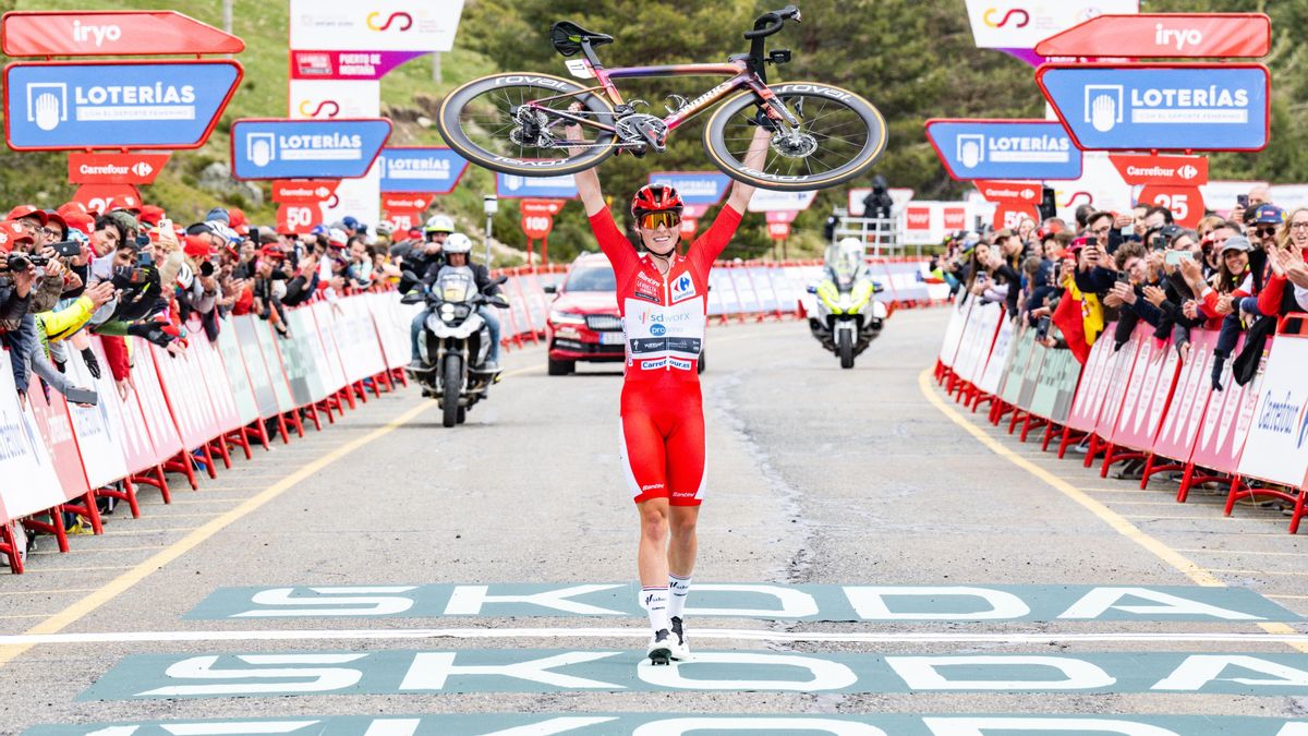 Demi Vollering busca reeditar su triunfo en La Vuelta Femenina, que arranca el 4 de mayo en Barcelona