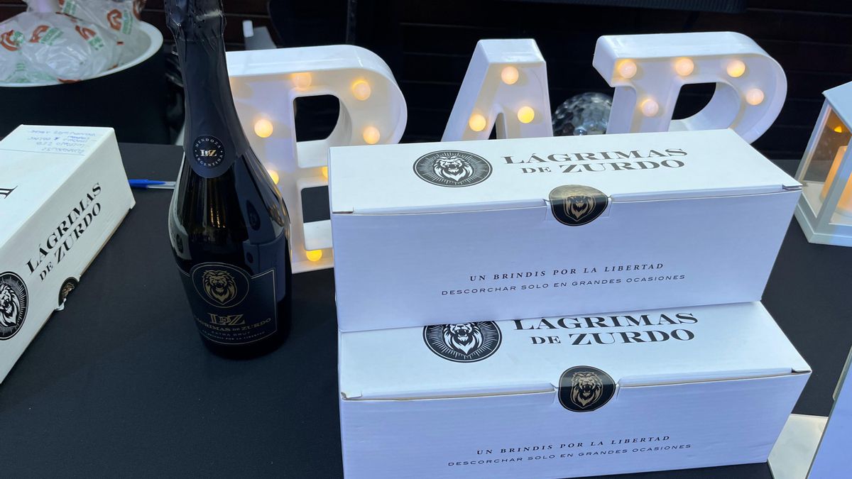 Un vino con "lágrimas de zurdo", la estética libertaria no se renovó.