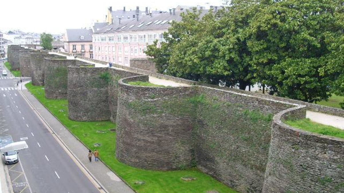 La única muralla romana del mundo que se conserva entera rodea una ciudad gallega