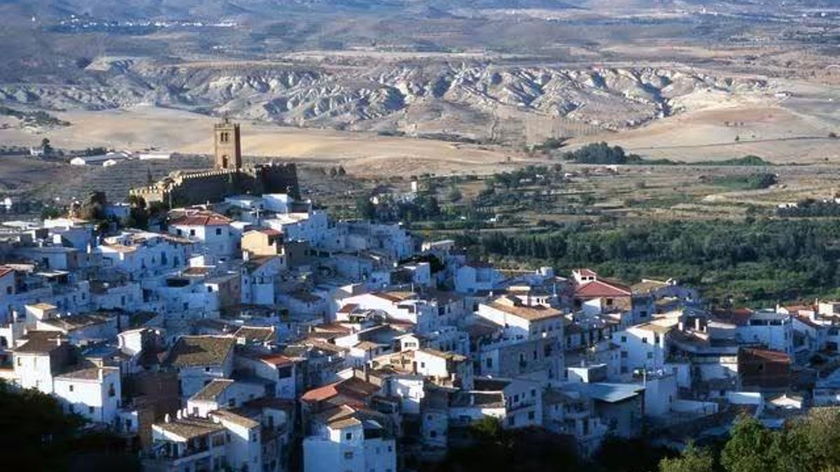 Dando vueltas a los pies de Filabres: el 'tour' ciclista que atraviesa Almería y Granada