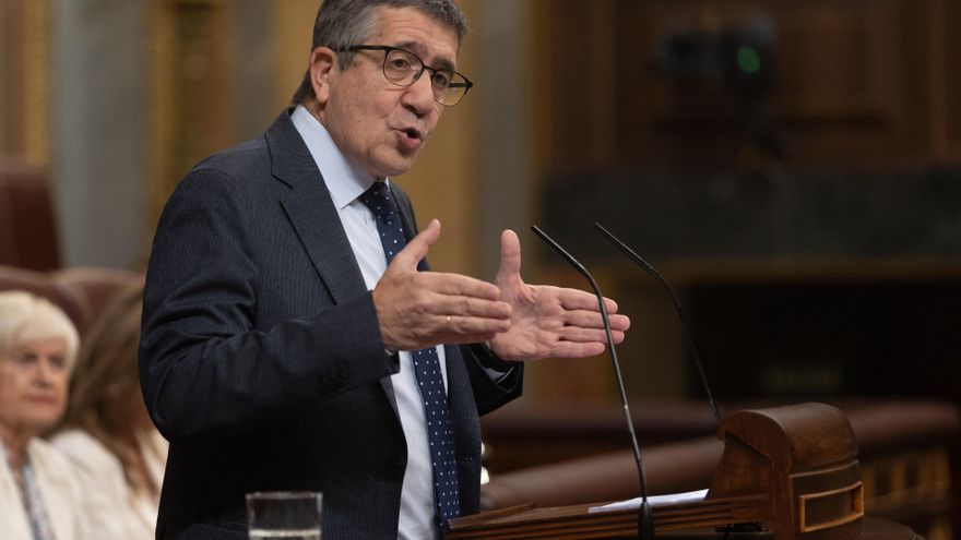 El portavoz del PSOE en el Congreso, Patxi López, interviene durante una sesión plenaria en el Congreso de los Diputados, a 4 de julio de 2024, en Madrid (España).